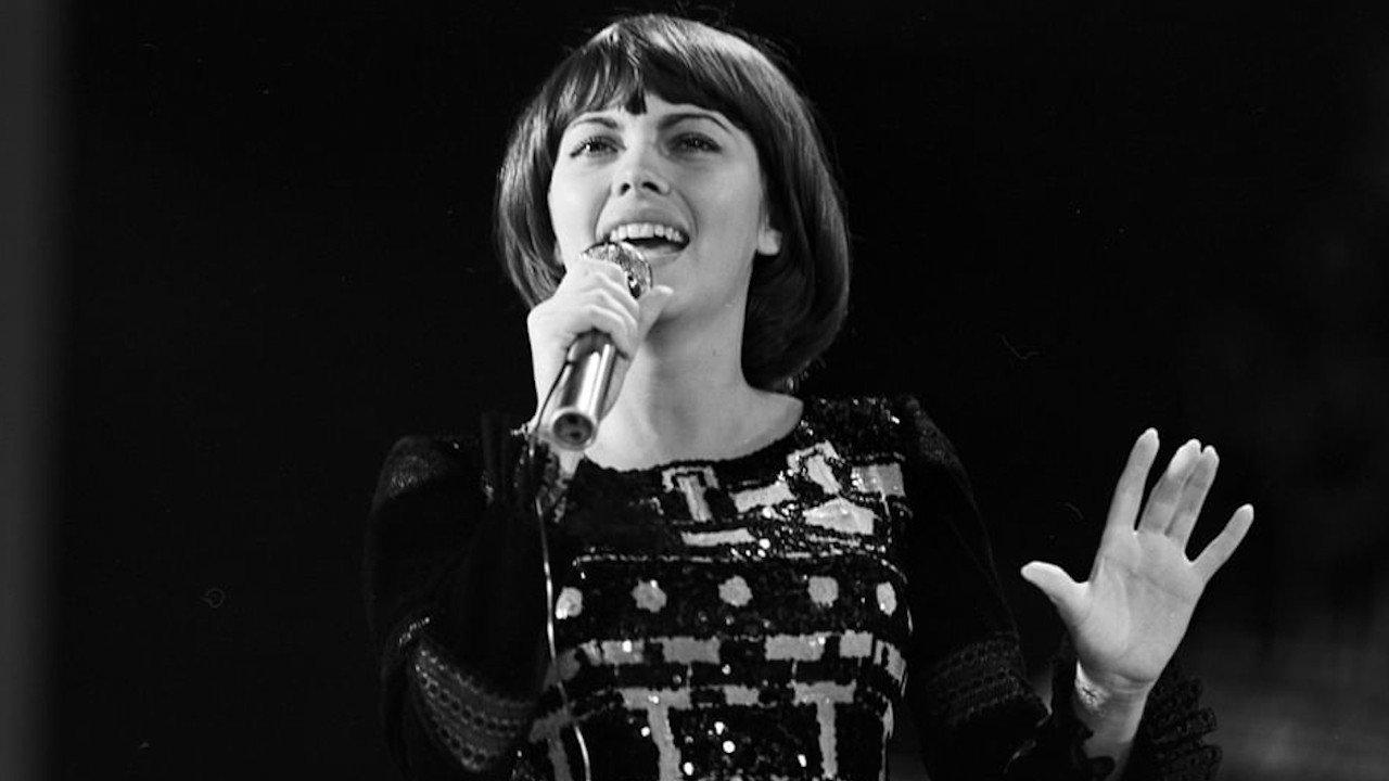 Mireille Mathieu - Singen, nur singen 2021 movie scene