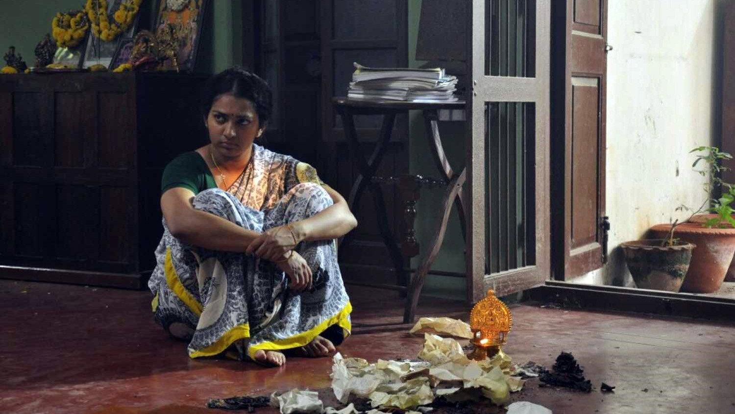 Sivaranjiniyum Innum Sila Pengalum 2021 movie scene