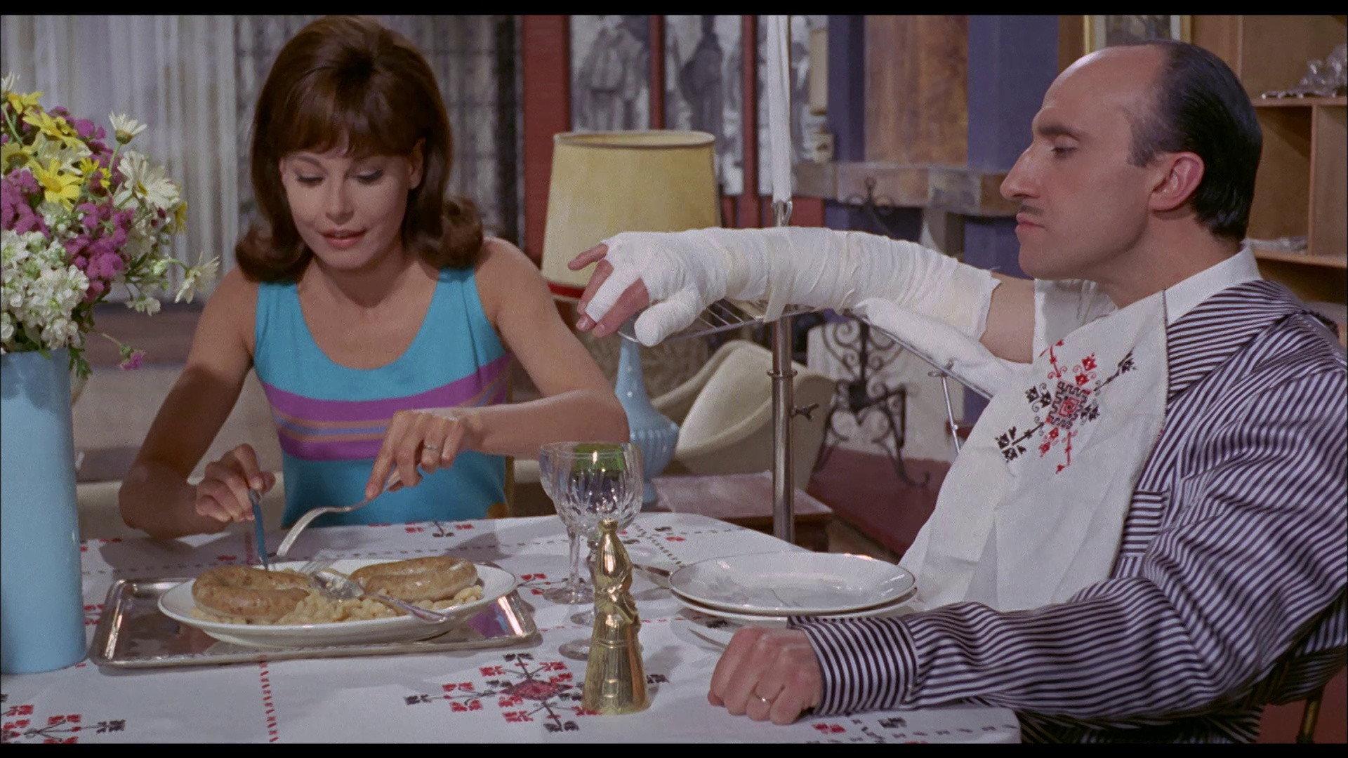 Las que tienen que servir 1967 movie scene