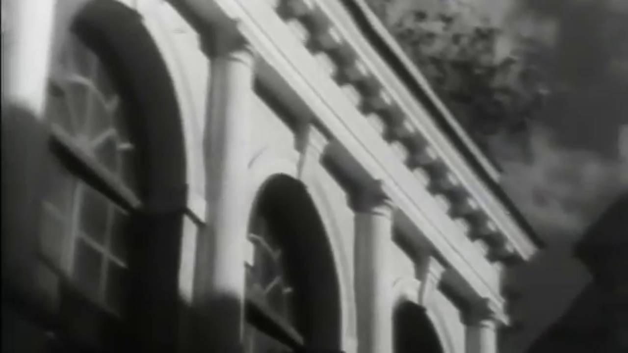 Time Walks Through the City 1966 movie scene