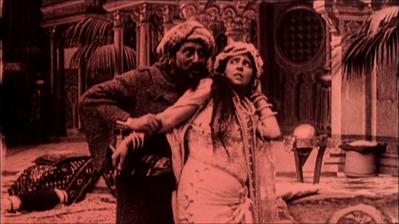 La secta de los misteriosos 1917 movie scene