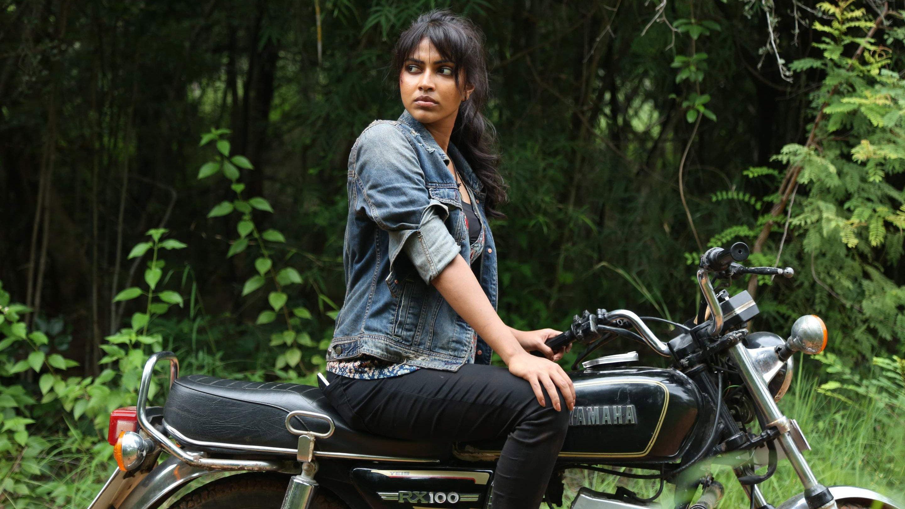 Adho Andha Paravai Pola 2022 movie scene