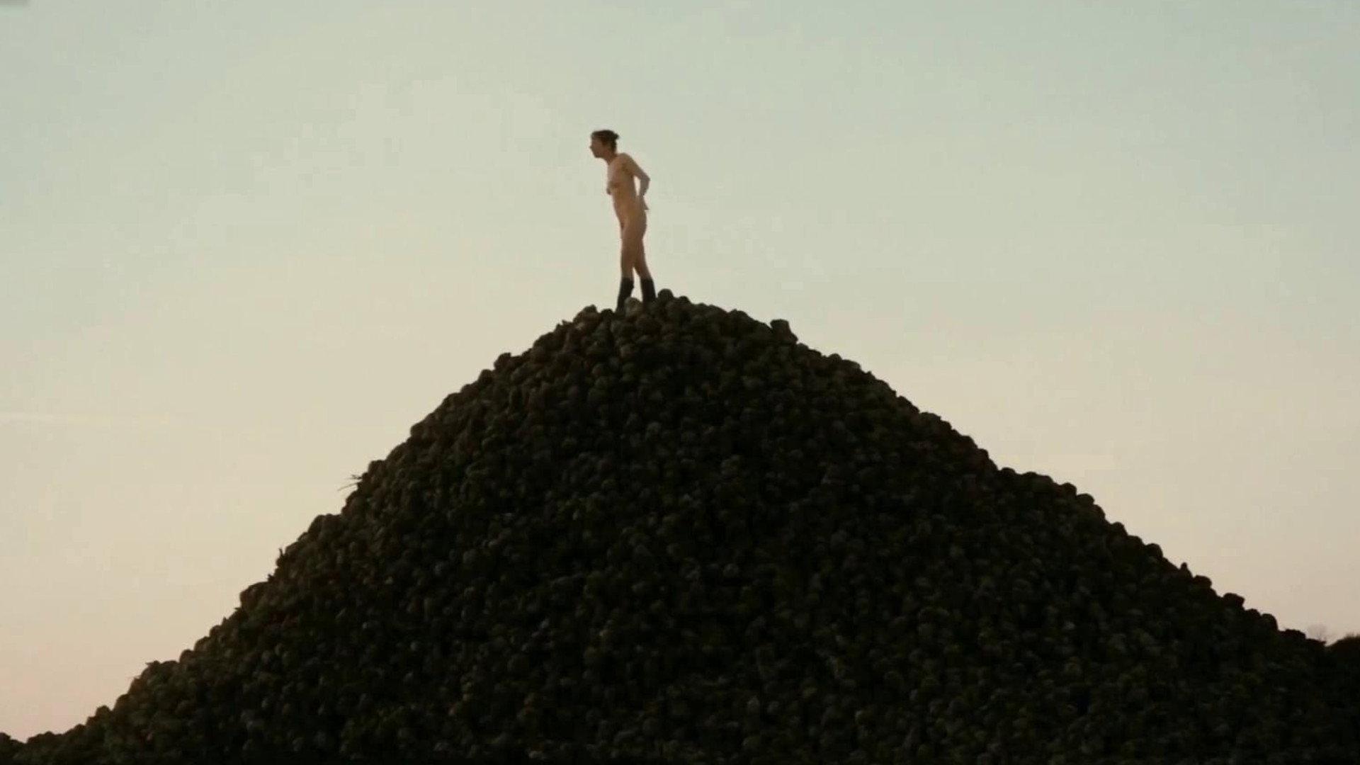 Forward, Calm and Straight 2014 movie scene