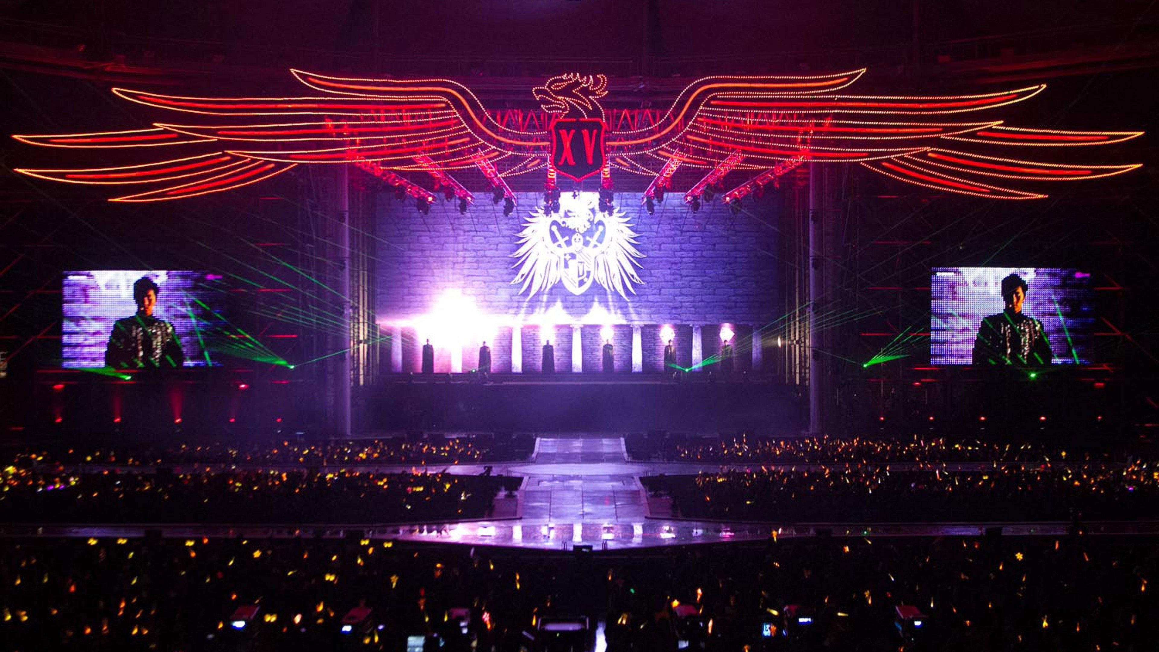 Shinhwa Live 3D - The Legend Continues 2014 movie scene