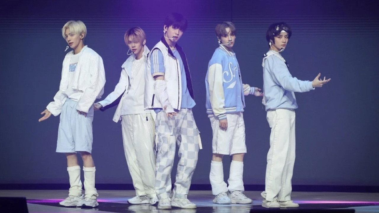 2021 TXT FANLIVE SHINE X TOGETHER 2021 movie scene