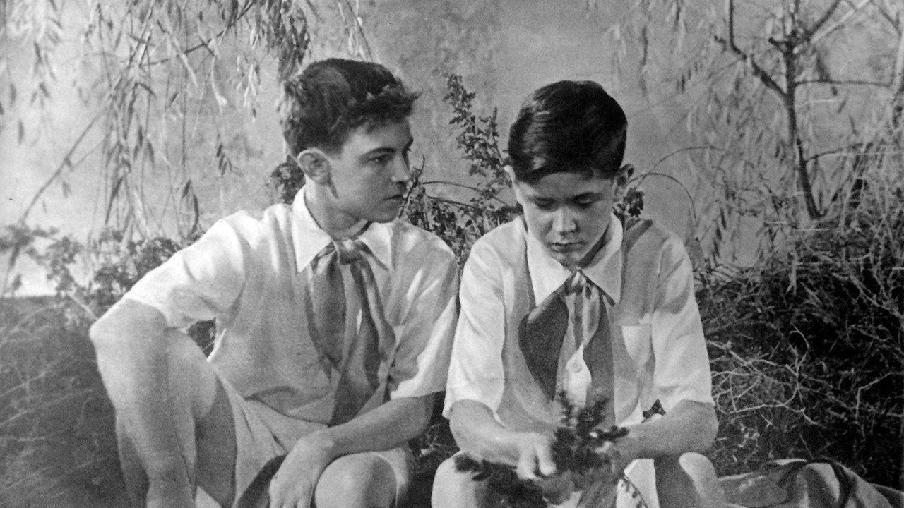 Red Tie 1948 movie scene