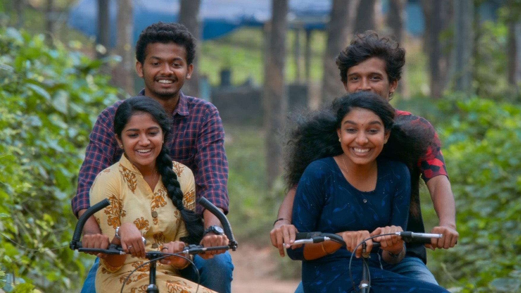 Prakashan Parakkatte 2022 movie scene