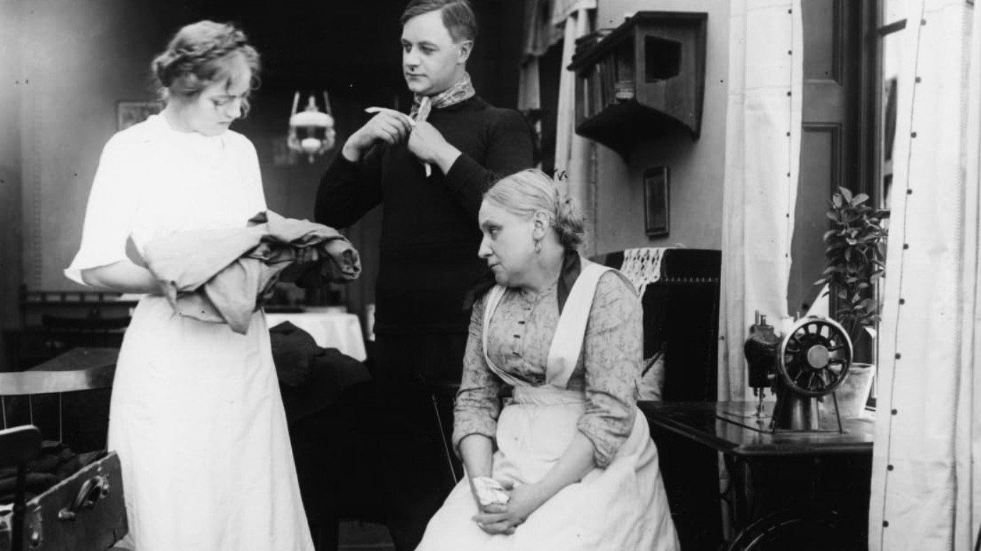 Hearts That Meet 1914 movie scene