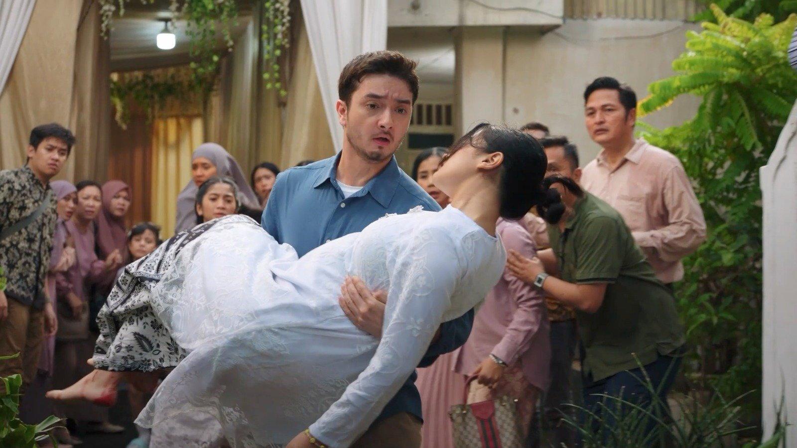 Pantaskah Aku Berhijab 2024 movie scene