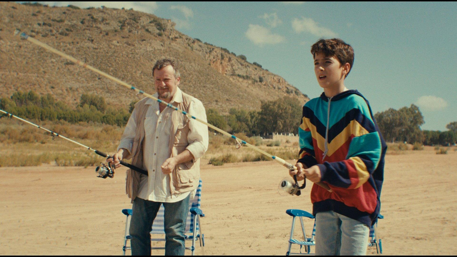 A las ocho en casa 2026 movie scene