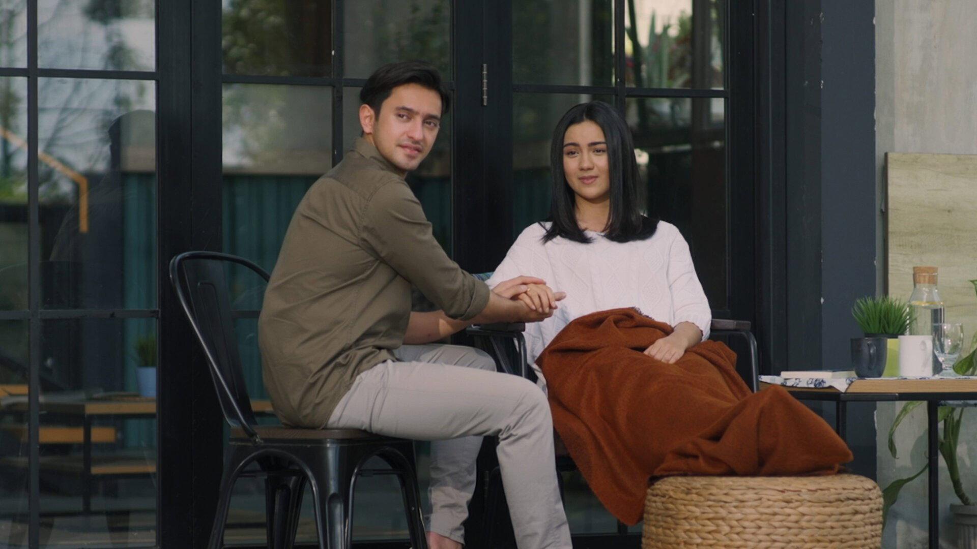 Enam Batang 2022 movie scene