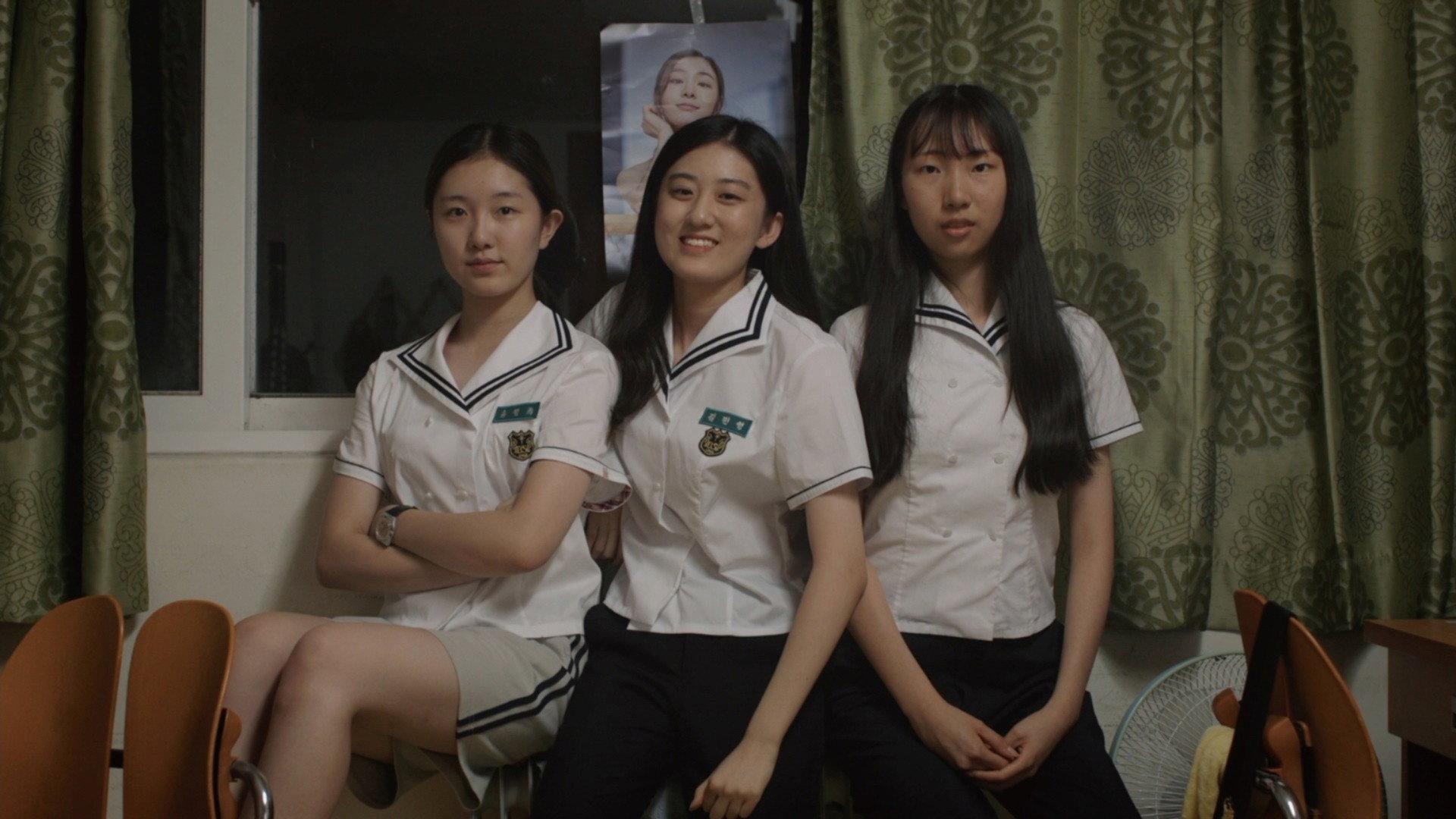 Kim Min-young of the Report Card 2022 movie scene