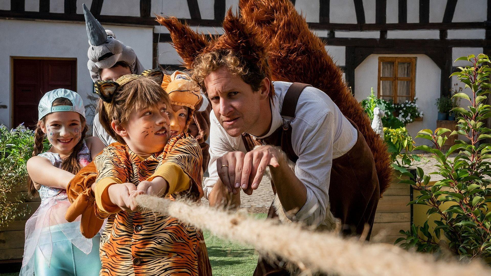 Families Anders. Zwei sind einer zu viel 2023 movie scene