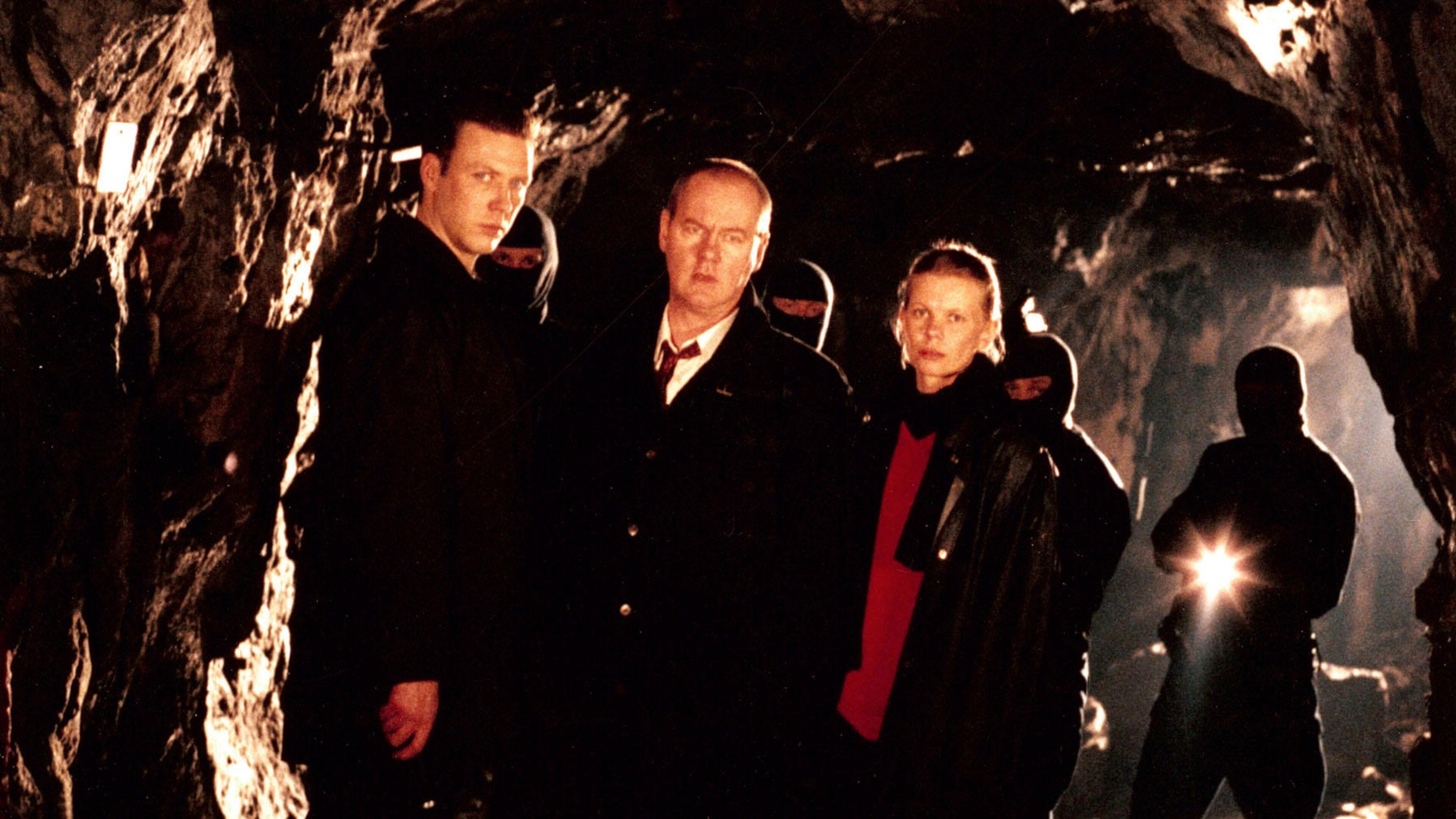 Beck 08 - Trails in Darkness 1998 movie scene