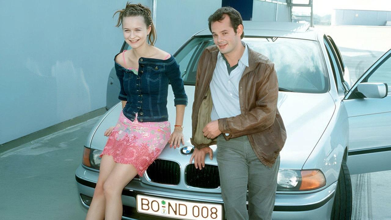 008 - Agent wider Willen 2000 movie scene