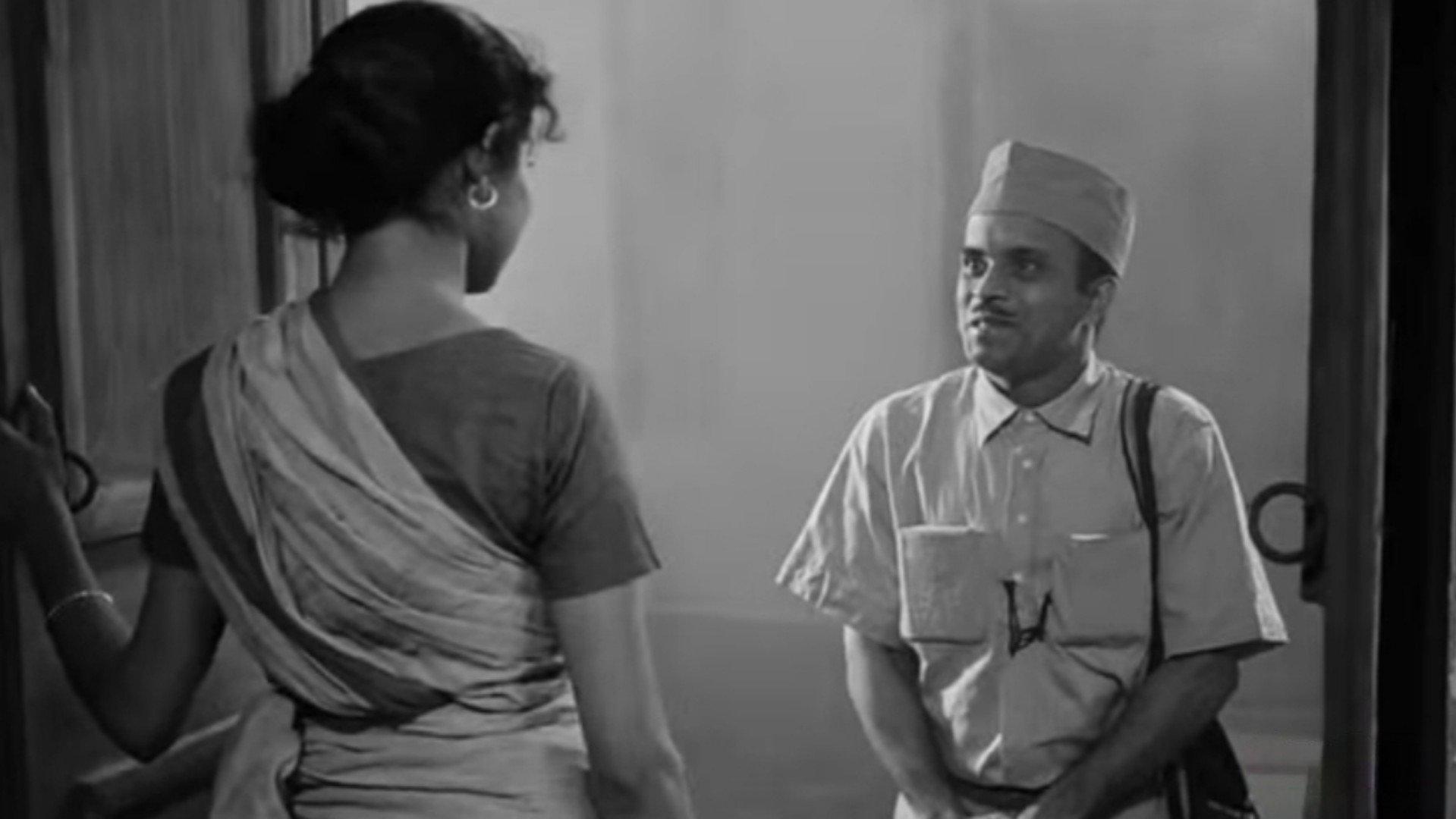 Galpo Holeo Satti 1966 movie scene