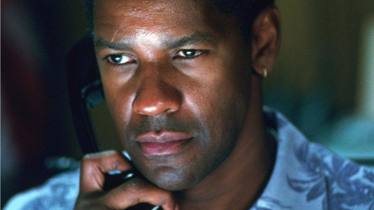 Out of Time 2003 movie scene