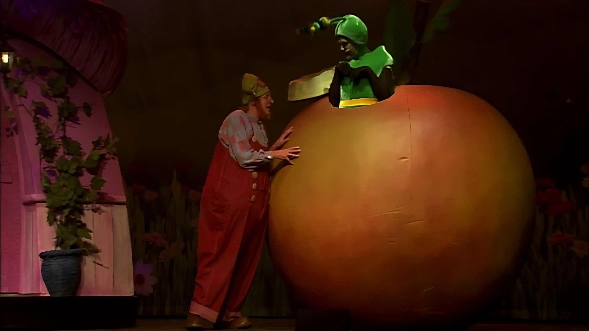 Plop Show: Holiday Full Of Surprises 2013 movie scene