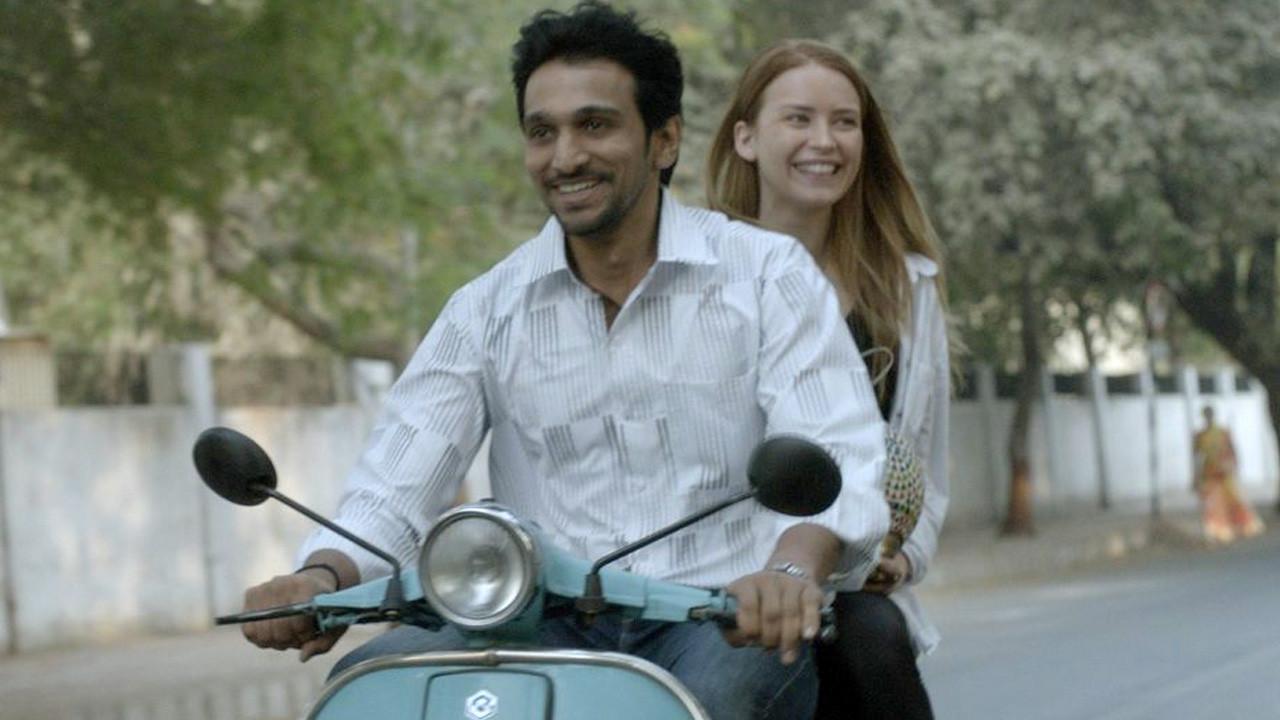 Wrong Side Raju 2016 movie scene
