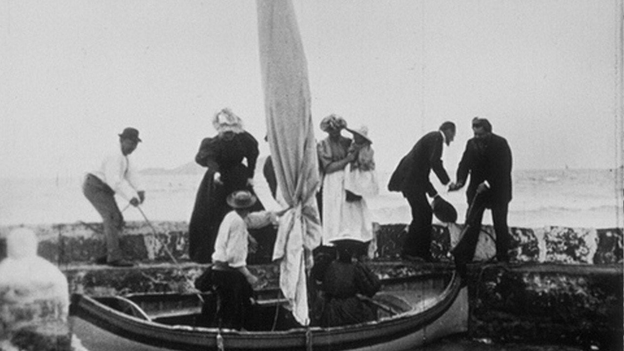 Retour d’une promenade en mer 1896 movie scene