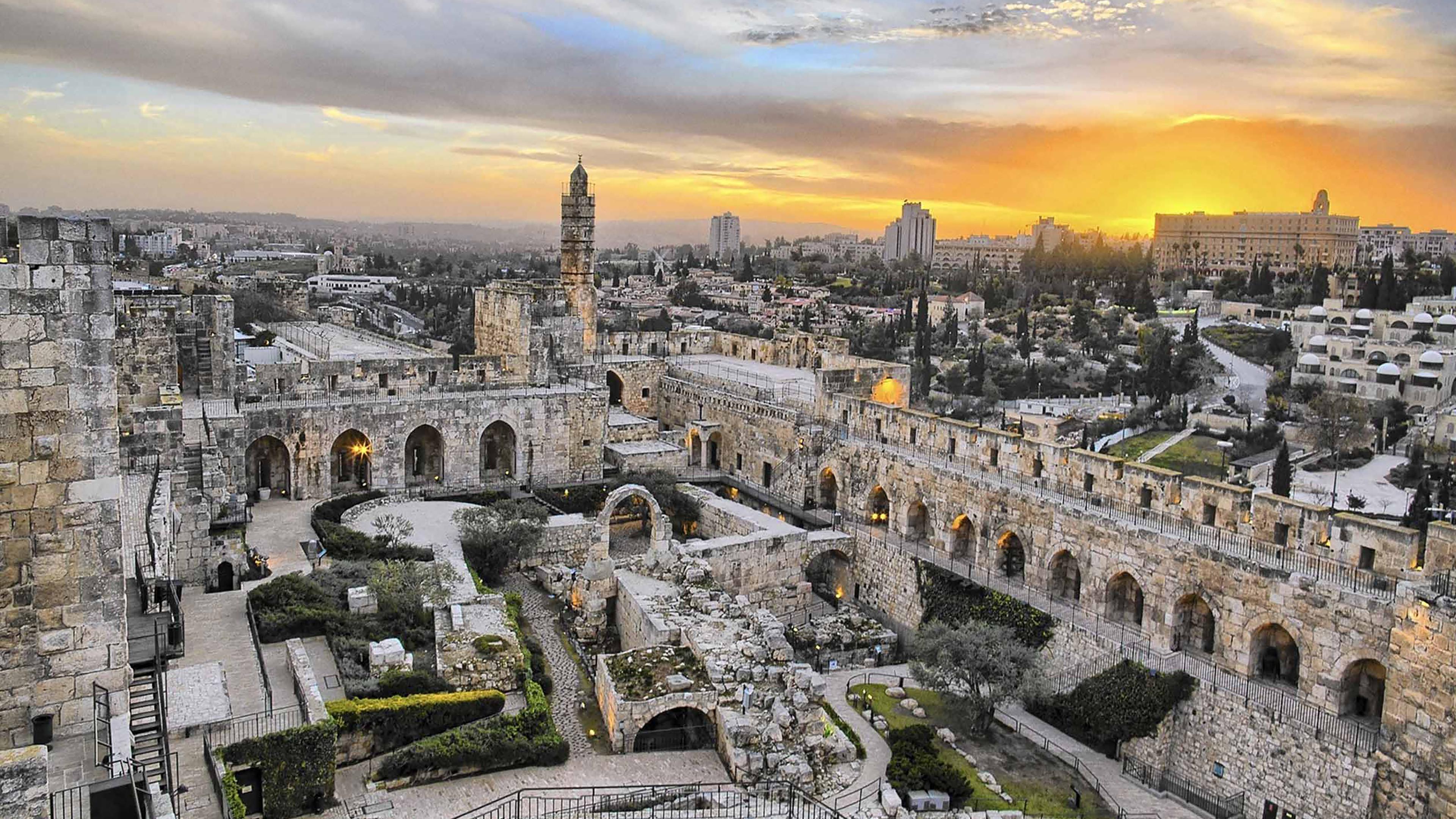 Jerusalem 2013 movie scene