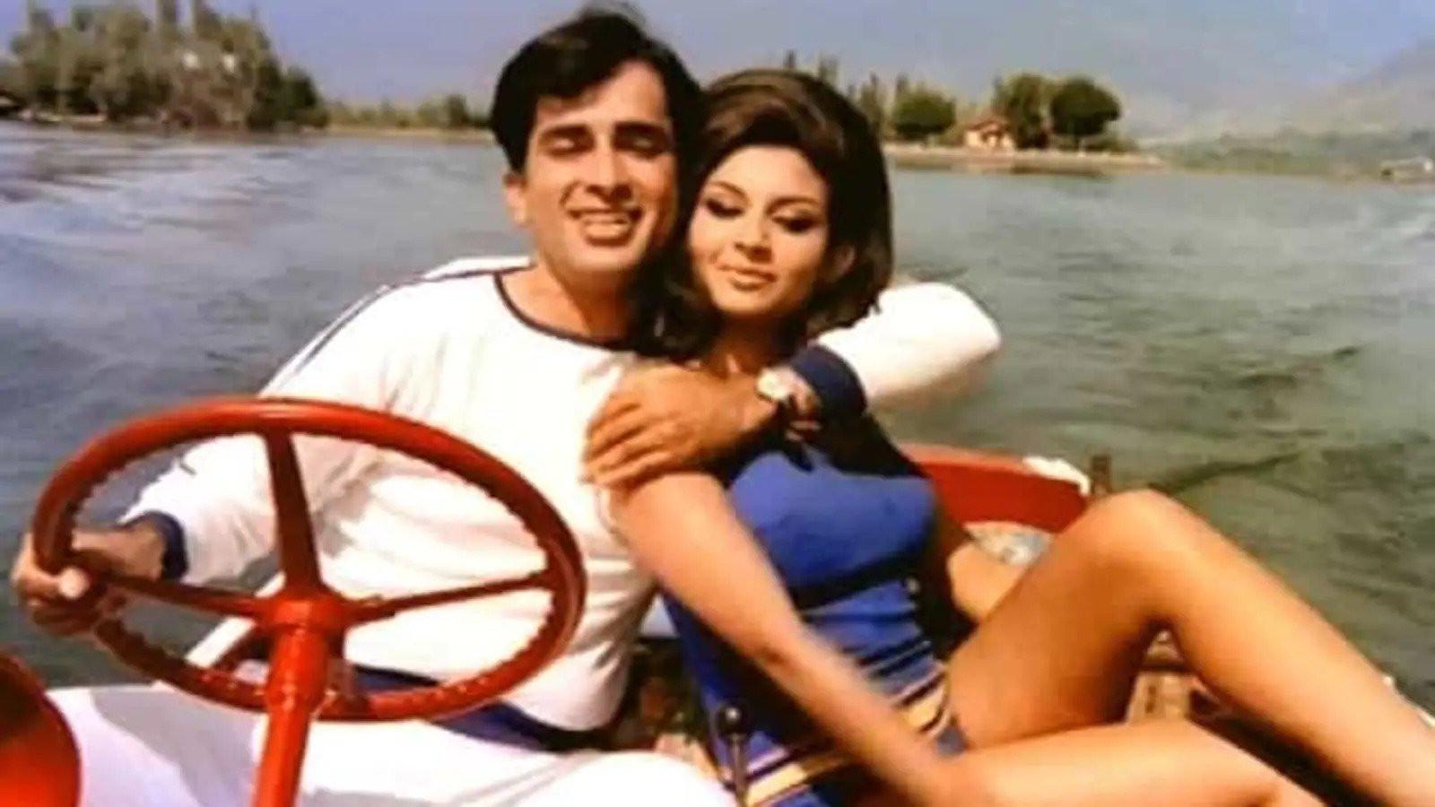 Suhana Safar 1970 movie scene