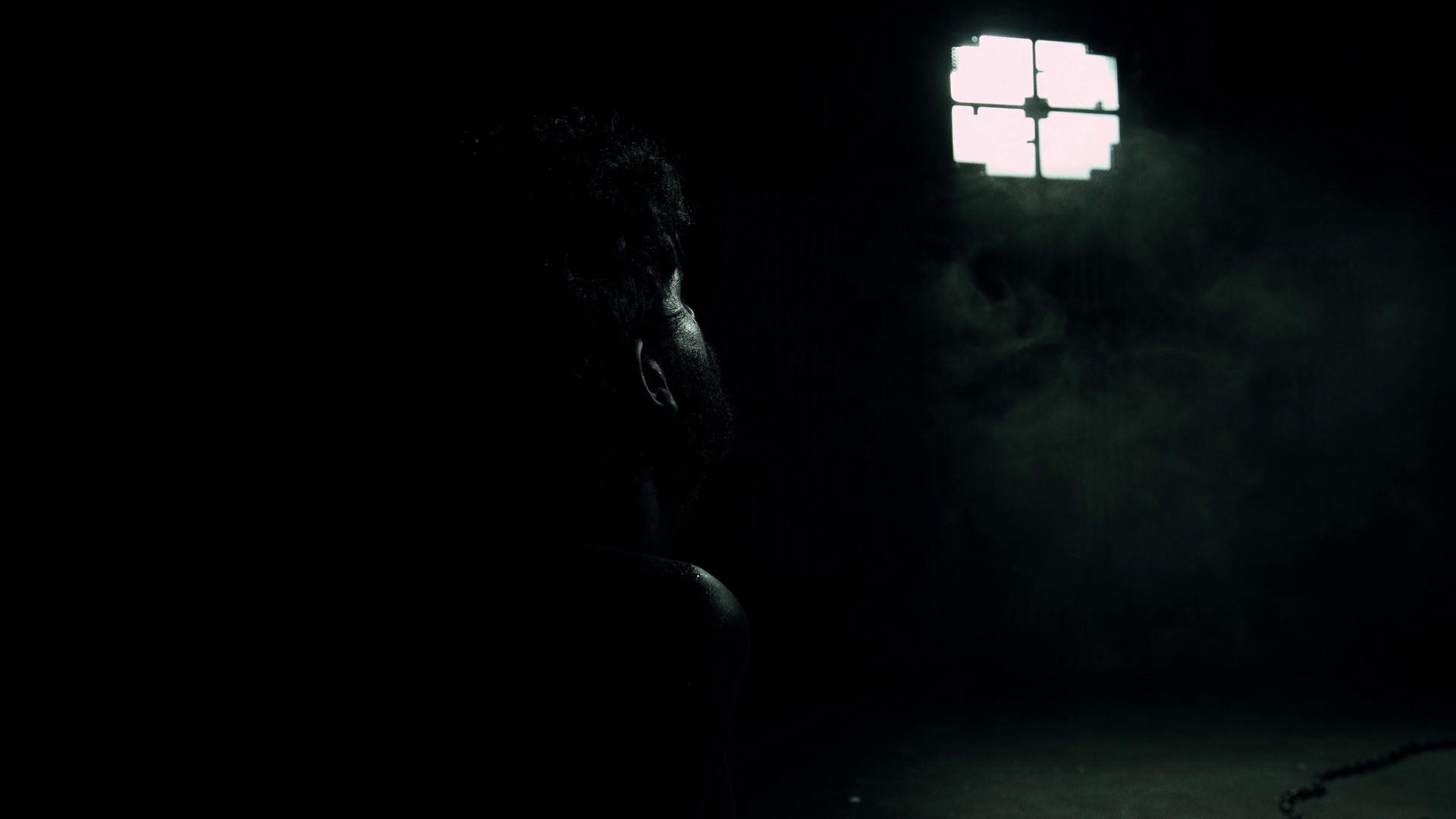 Tripofobia 2019 movie scene