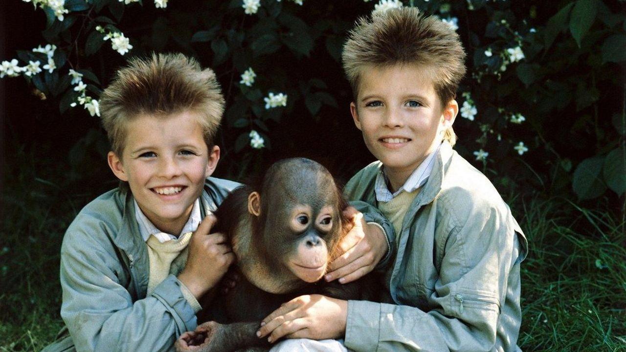 Twins at the Zoo 1990 movie scene