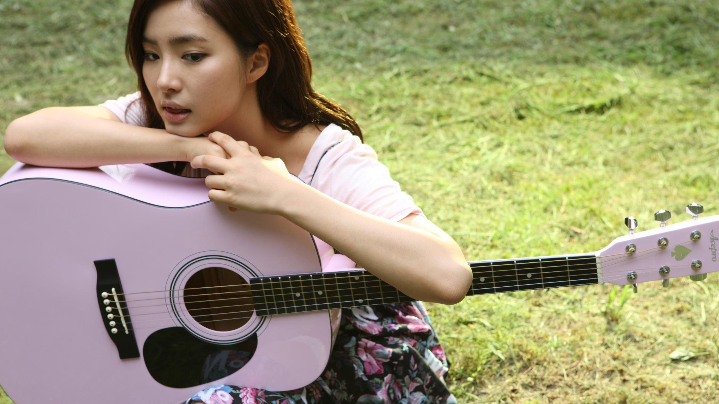 Acoustic 2010 movie scene