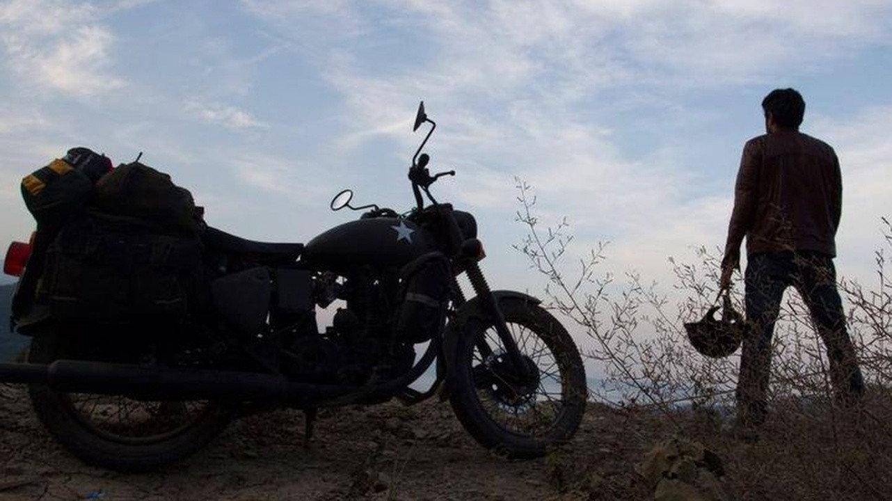 Neelakasham Pachakadal Chuvanna Bhoomi 2013 movie scene