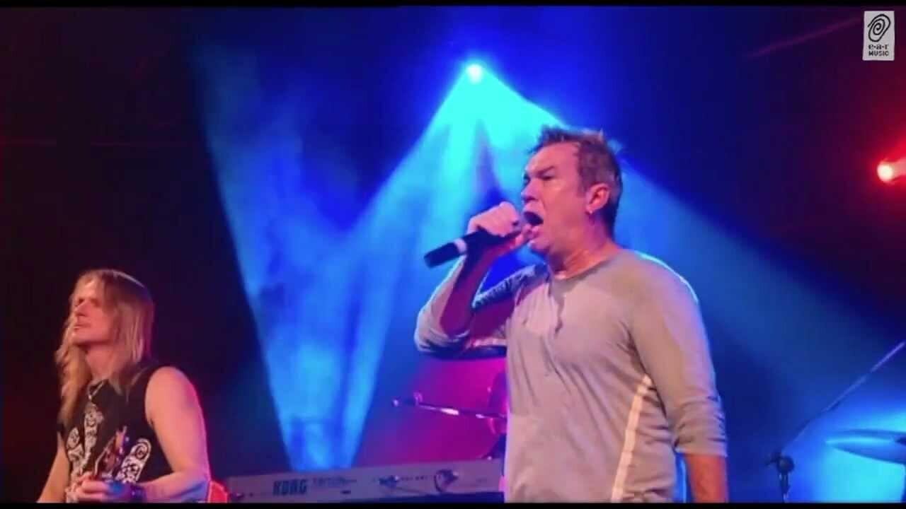 Living Loud: Loud & Live 2004 movie scene