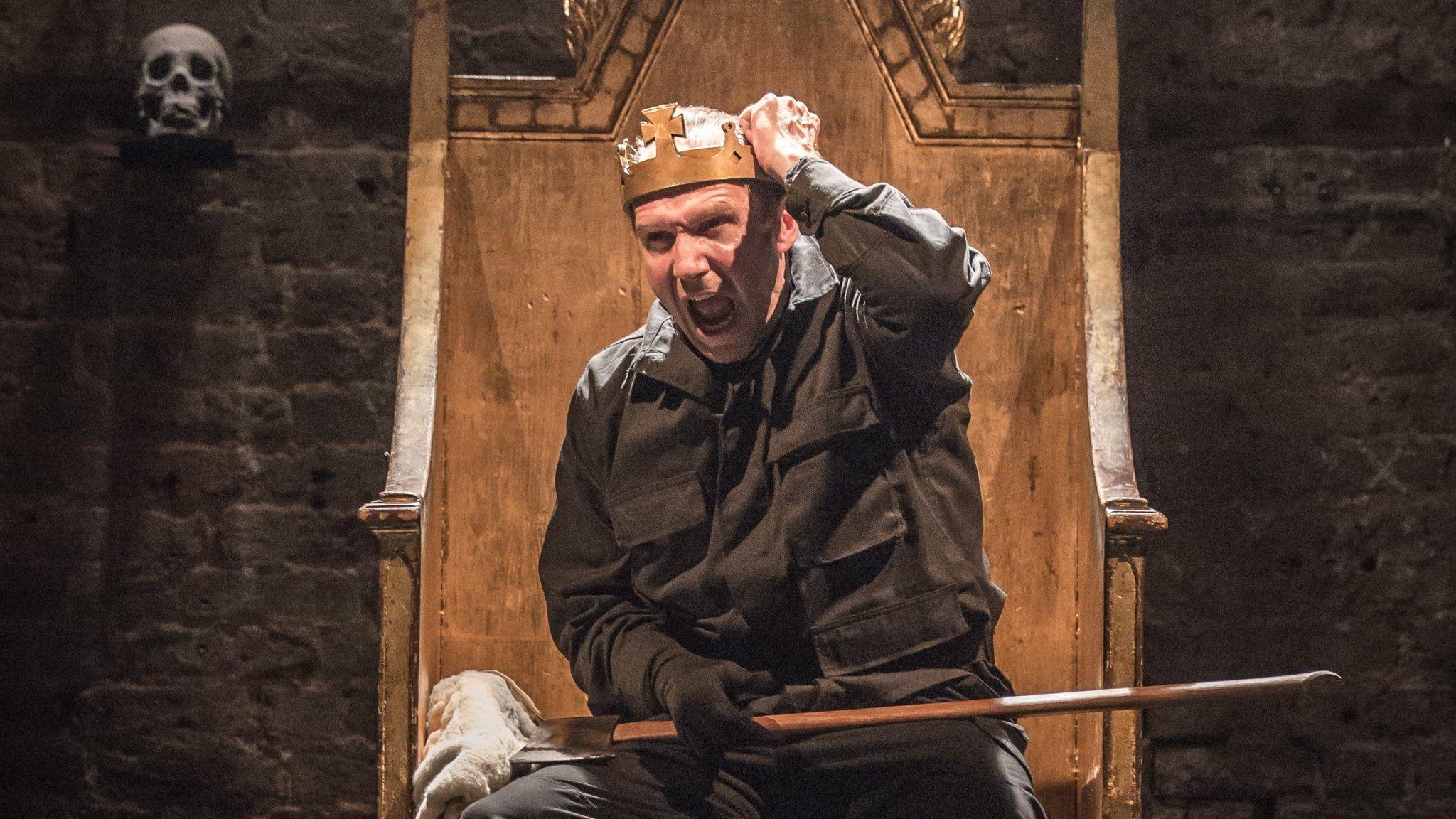 Almeida Theatre Live: Richard III 2016 movie scene