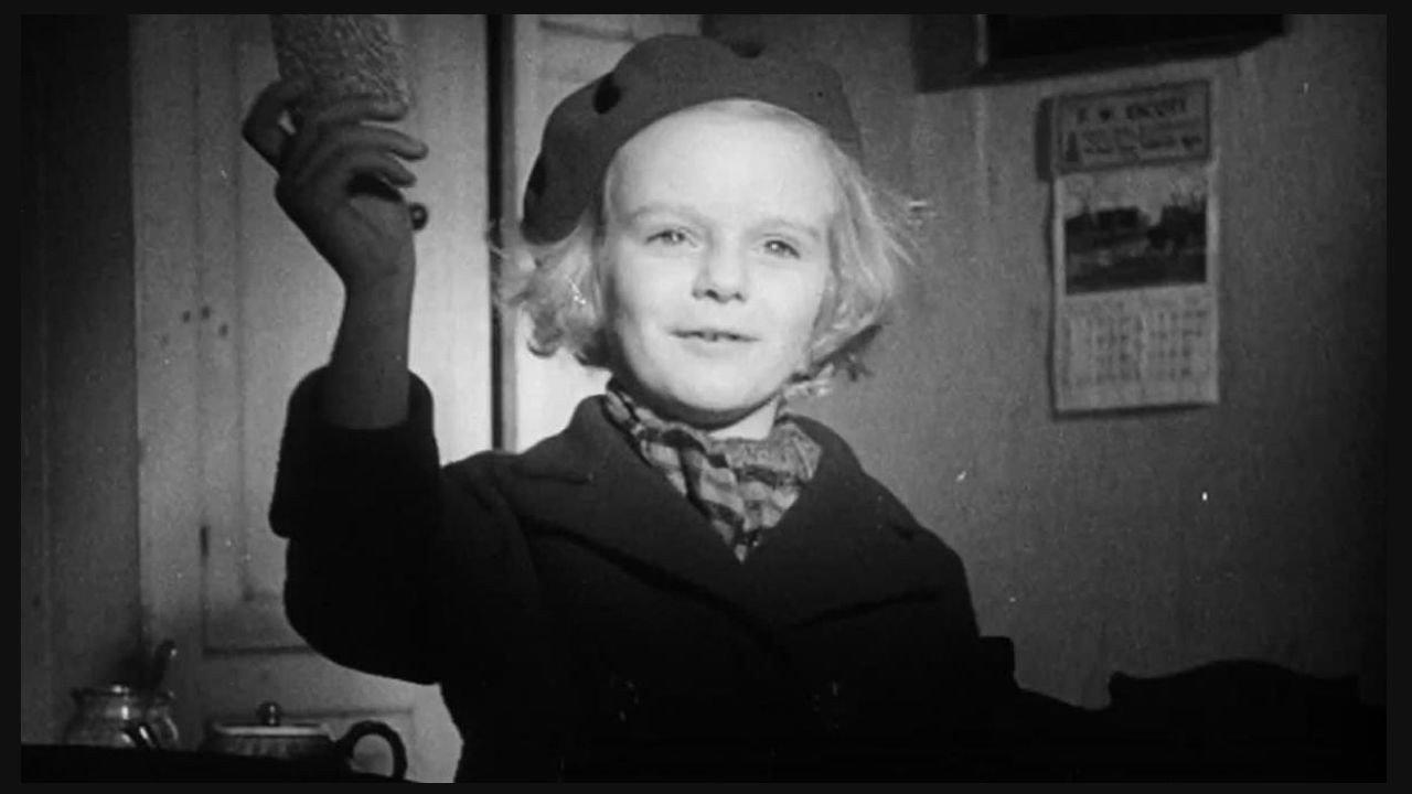 Bampton Shows the Way 1941 movie scene