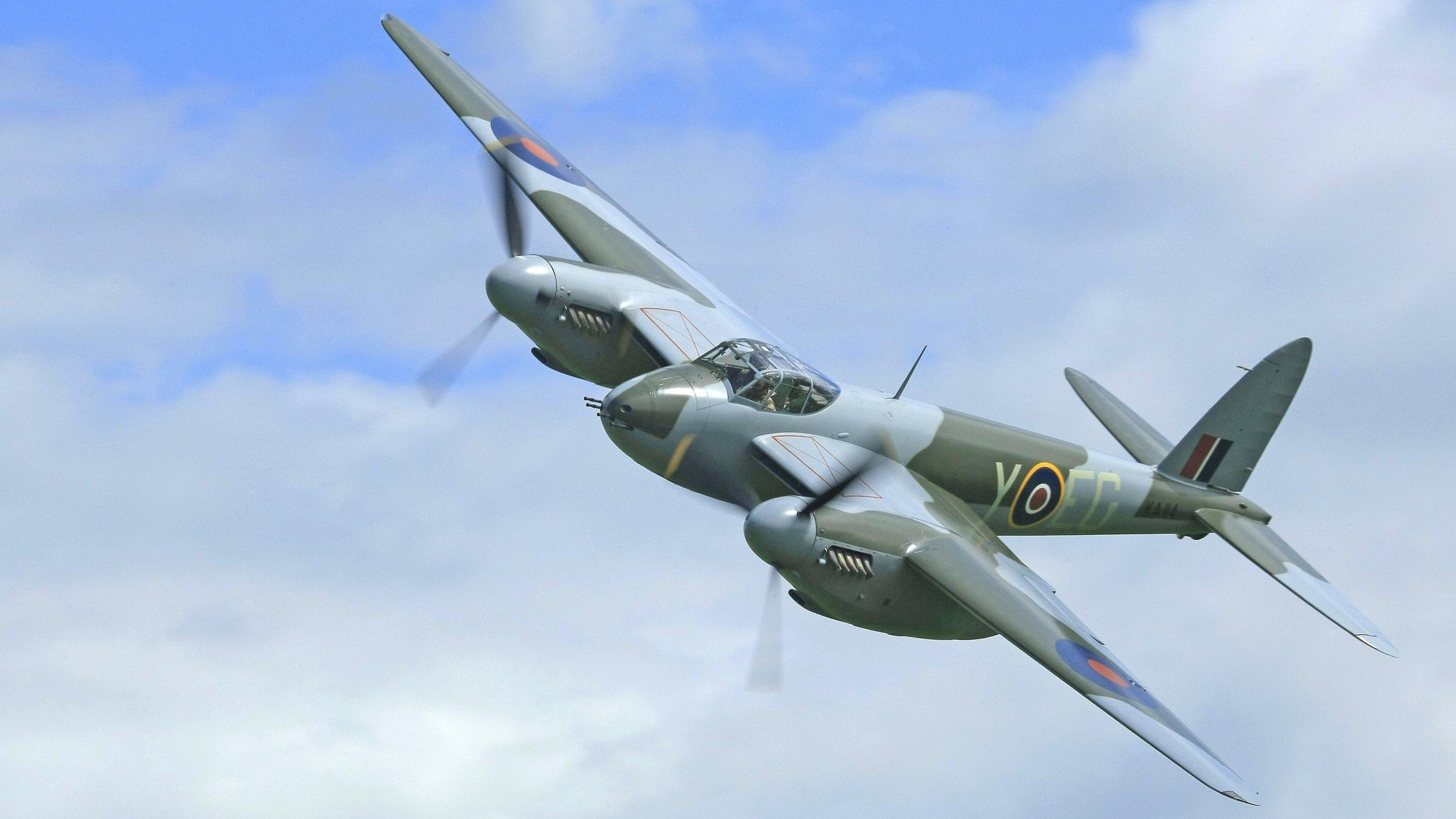De Havilland Mosquito 2002 movie scene