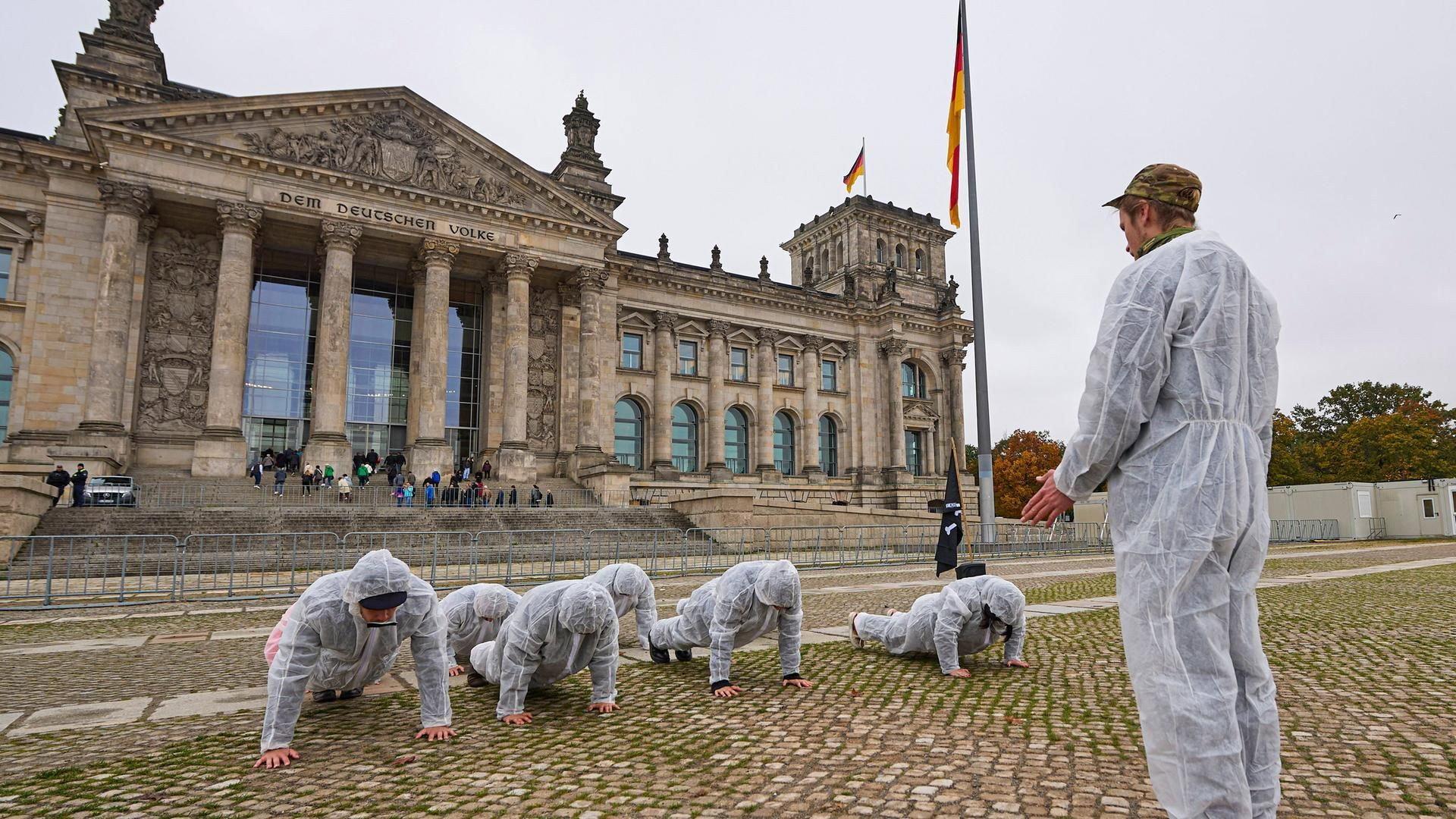 Aufstand der Jugend 2026 movie scene