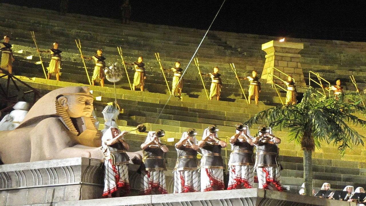 Aida 2012 movie scene