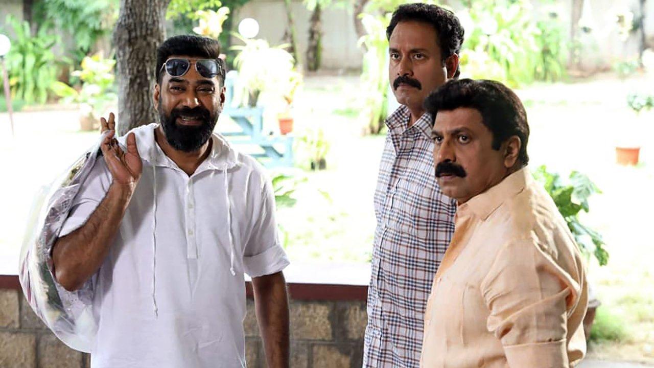 Aanakallan 2018 movie scene