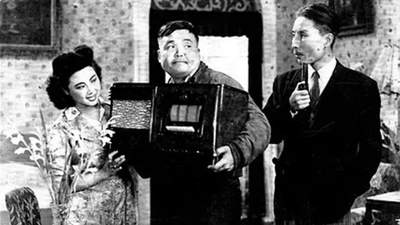 Songbird Flies Over the World 1946 movie scene