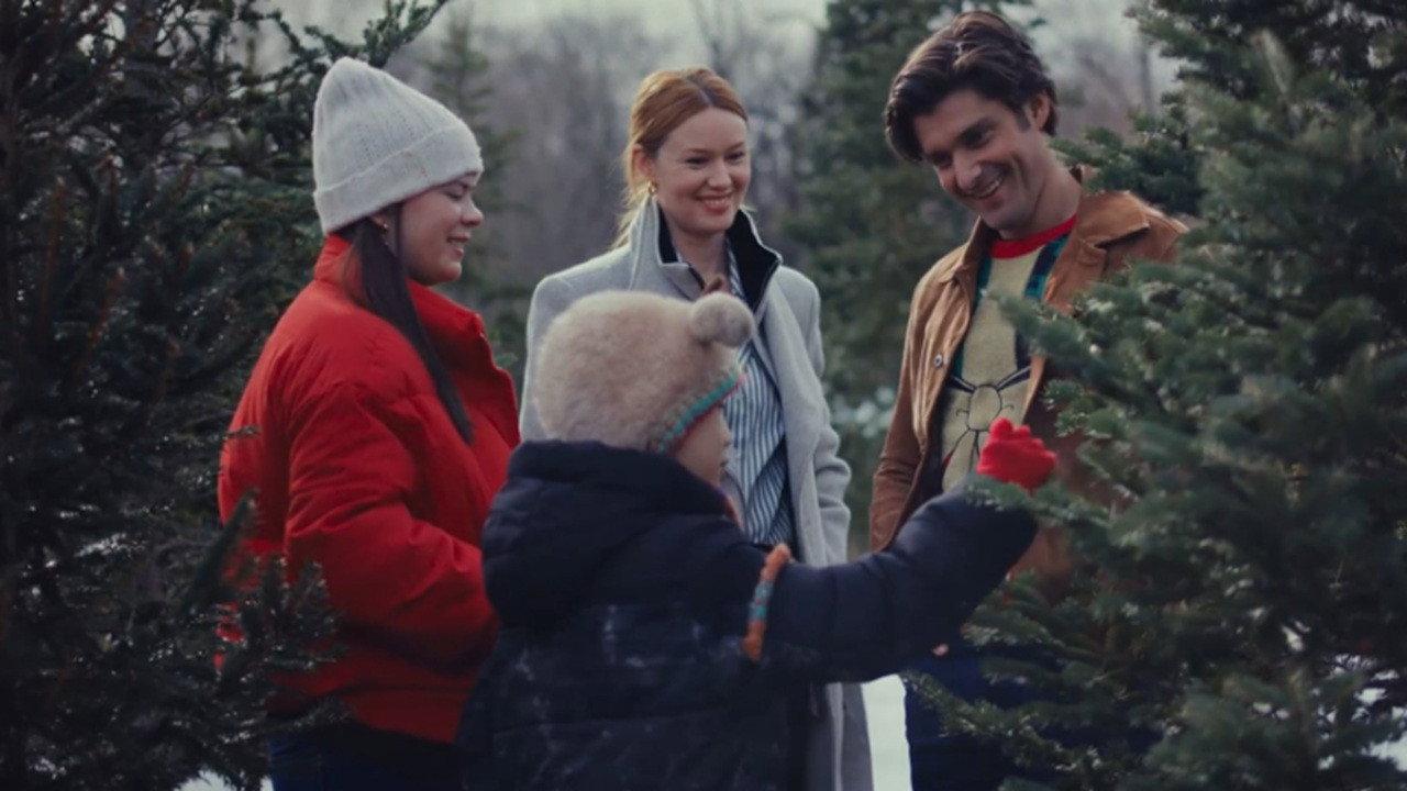 An Unexpected Christmas Plan 2026 movie scene