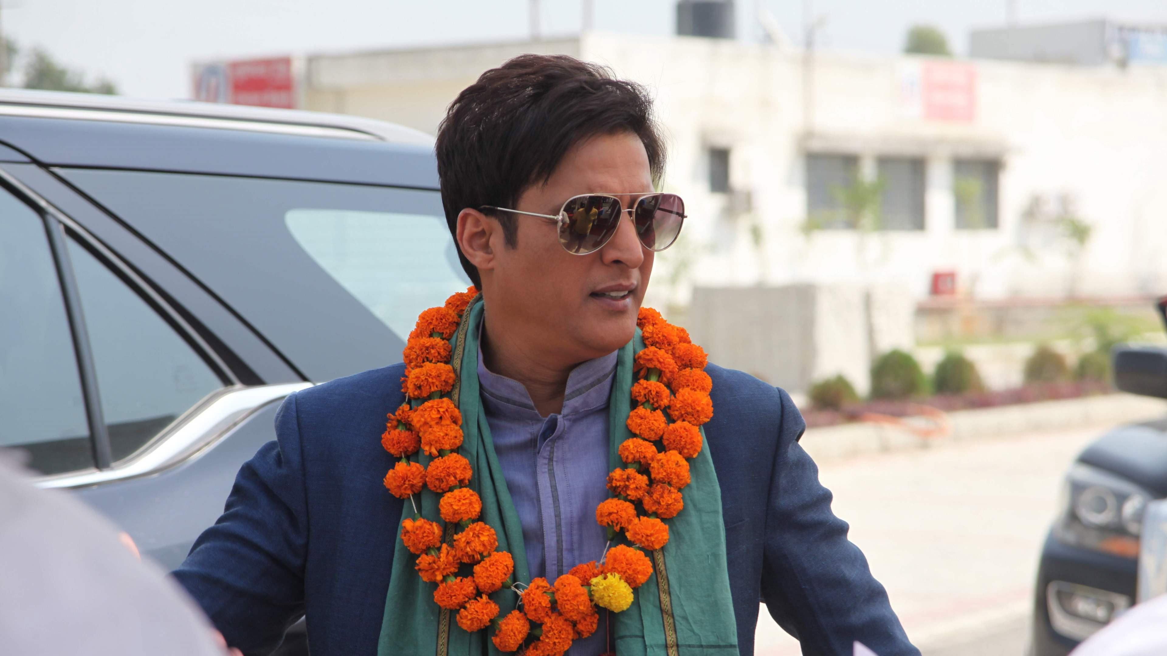 Family of Thakurganj 2019 movie scene