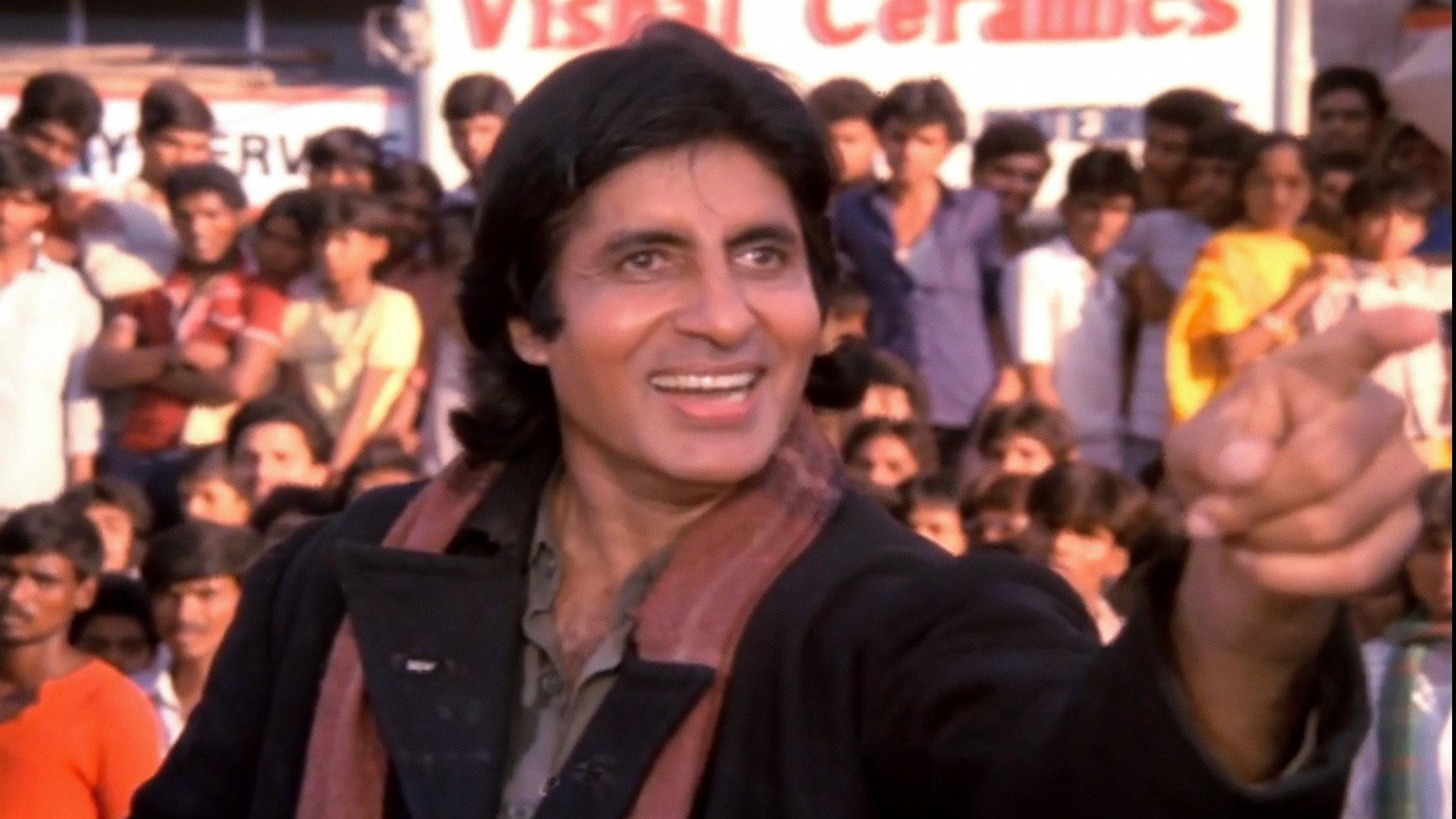 Main Azaad Hoon 1989 movie scene