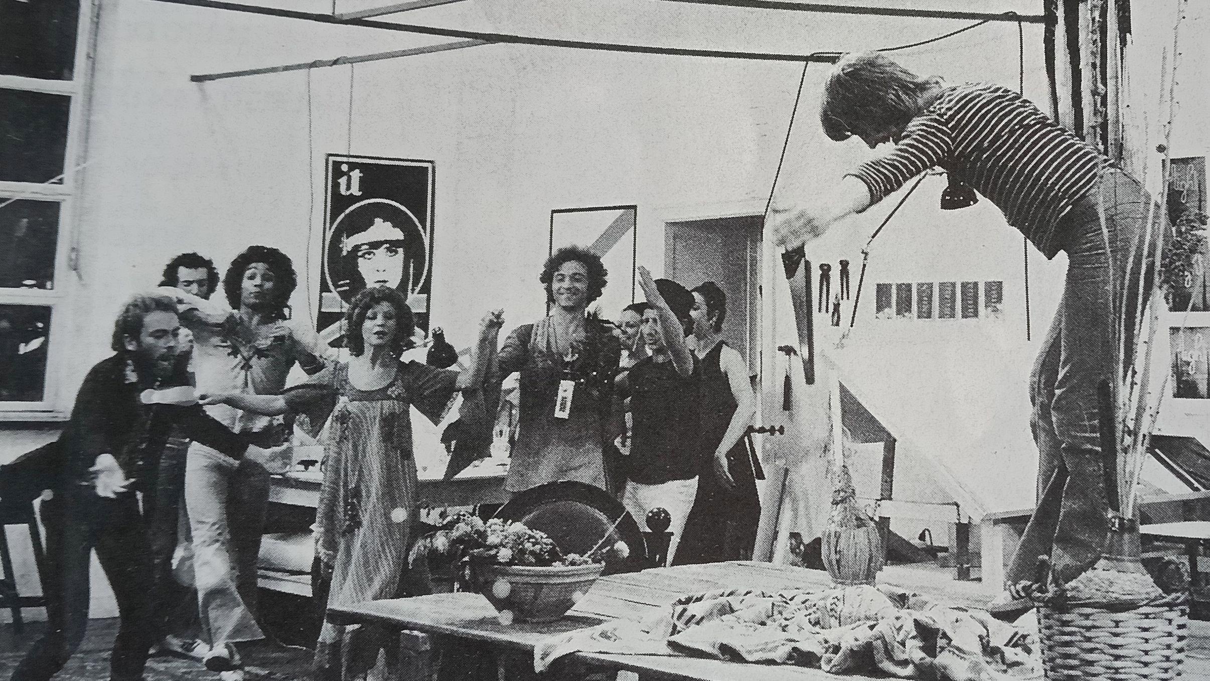 Waar de vogeltjes hoesten 1974 movie scene