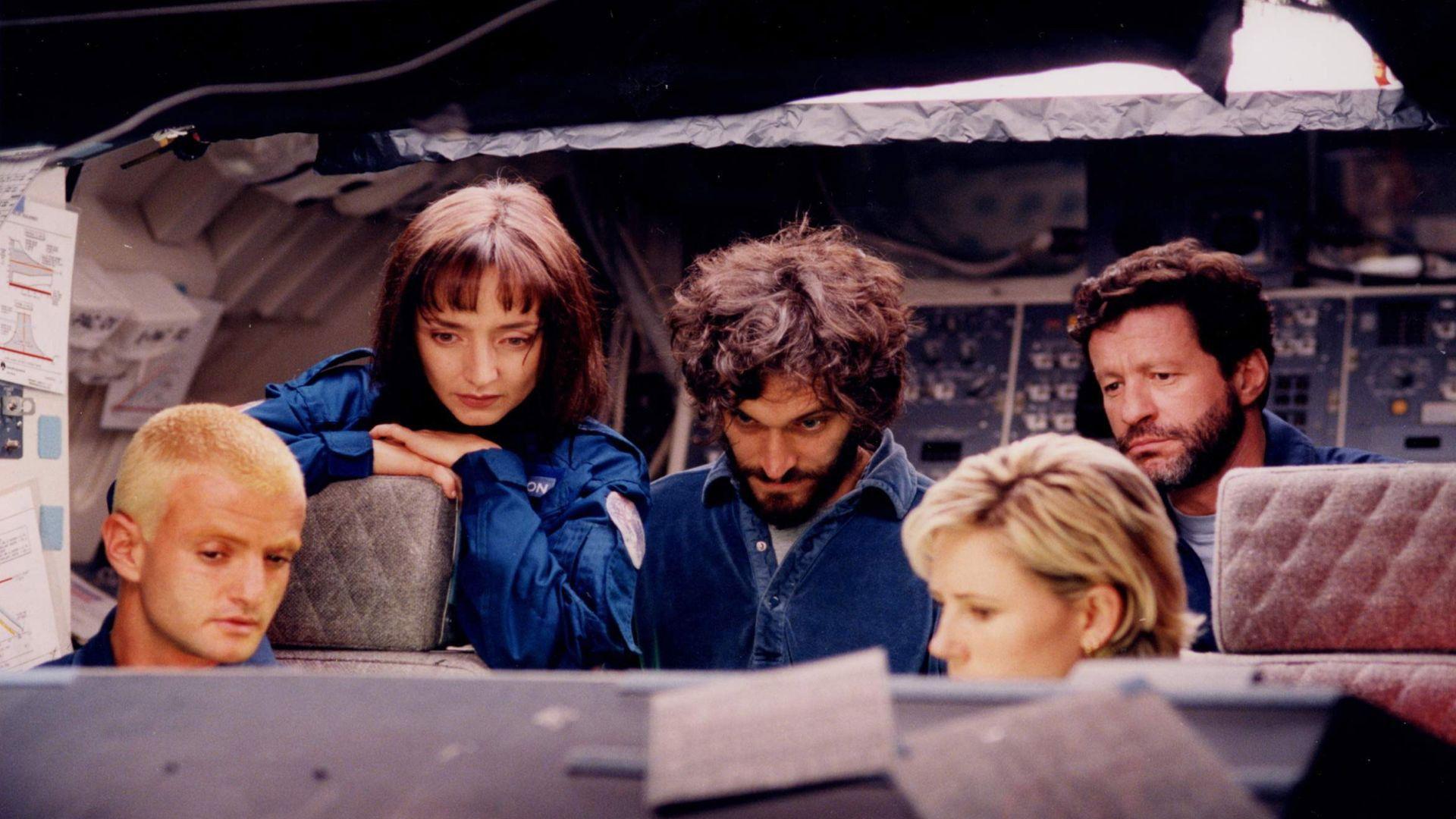 Stranded 2001 movie scene