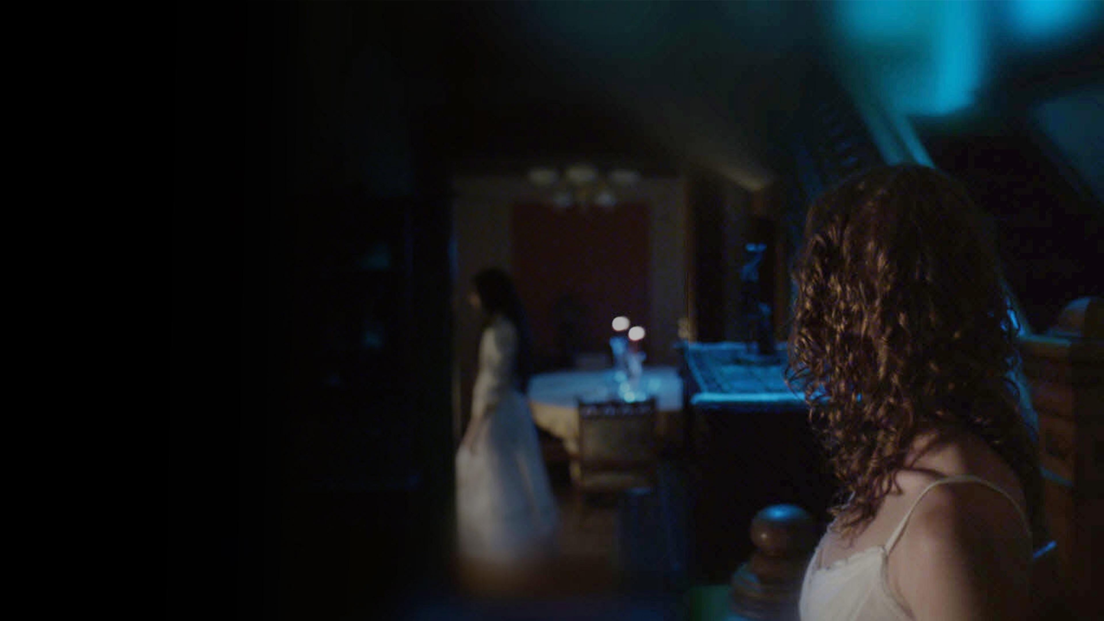 Adaline, A Exorcisada 2015 movie scene