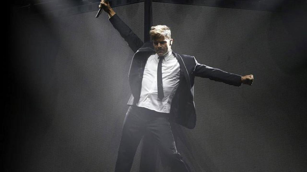 Ricky Martin: Live - Black and White Tour 2007 movie scene