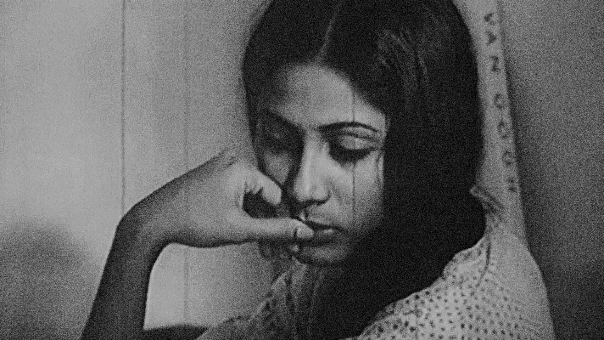 Teevra Madhyam 1974 movie scene