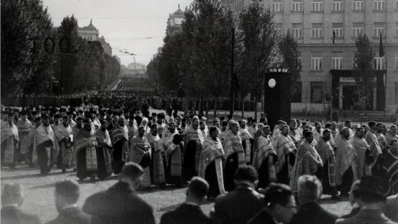 Funeral of King Alexander 1934 movie scene
