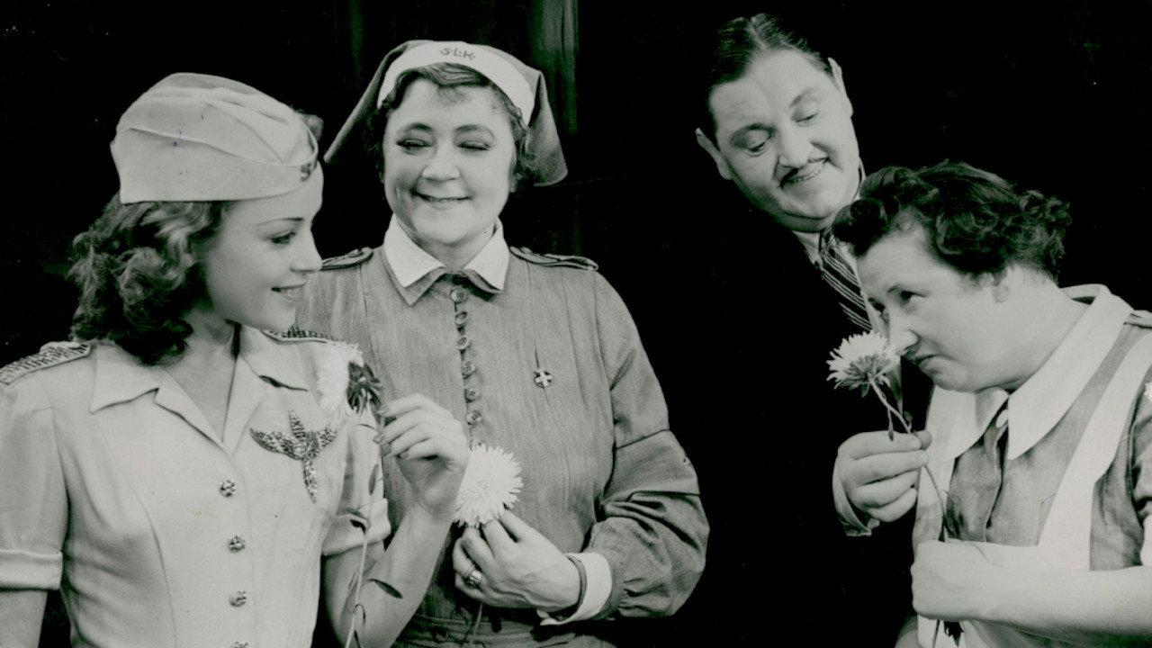 Hemtrevnad i kasern 1941 movie scene