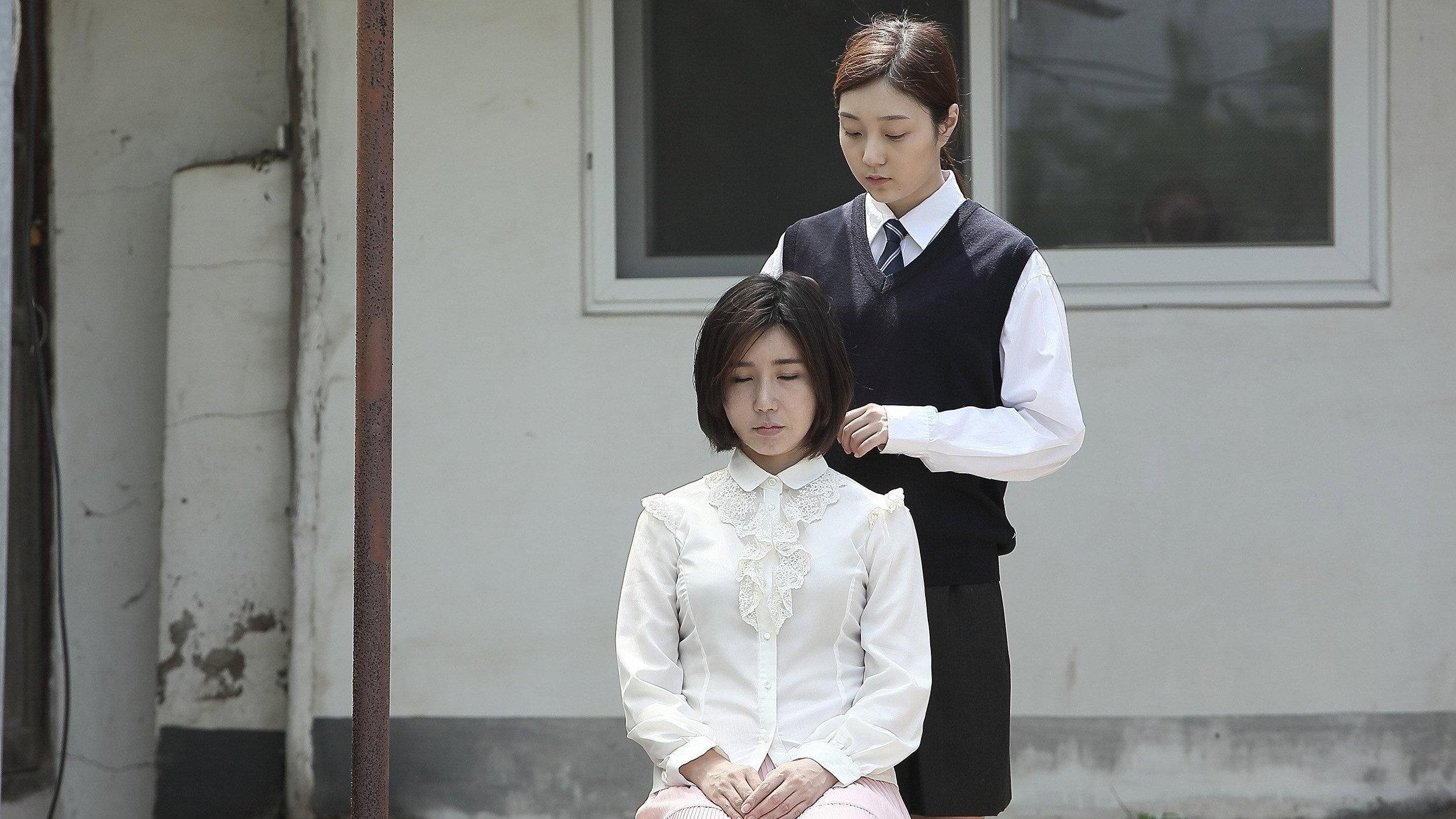 Hot Service: A Cruel Hairdresser 2015 movie scene