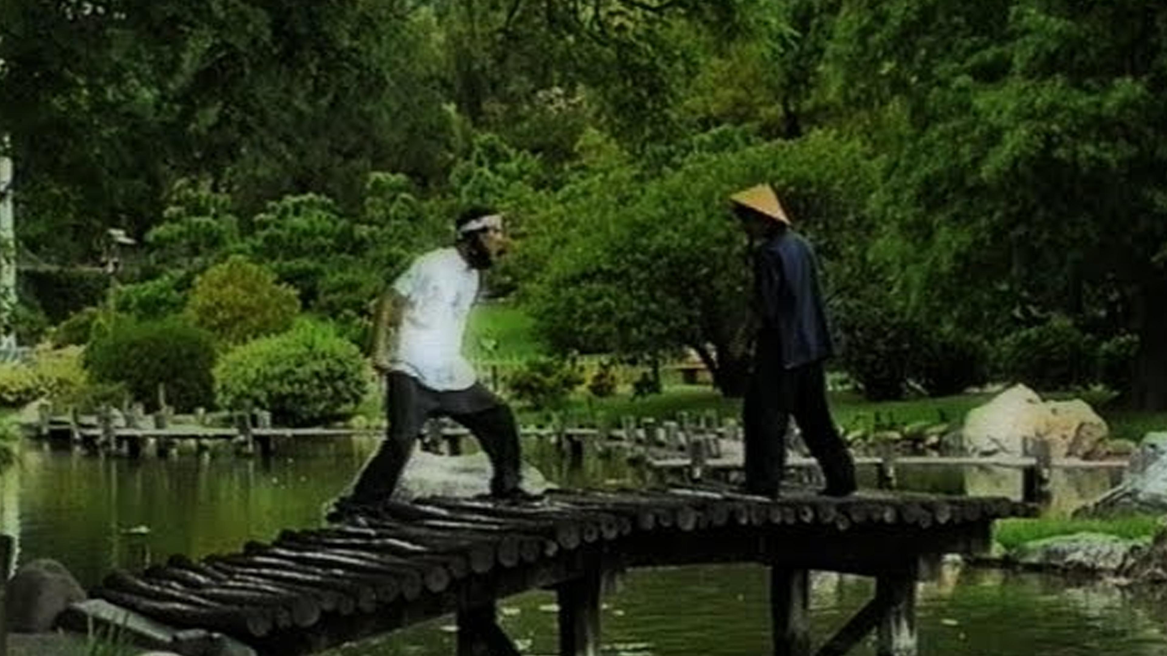 Bailando con el peligro 2004 movie scene